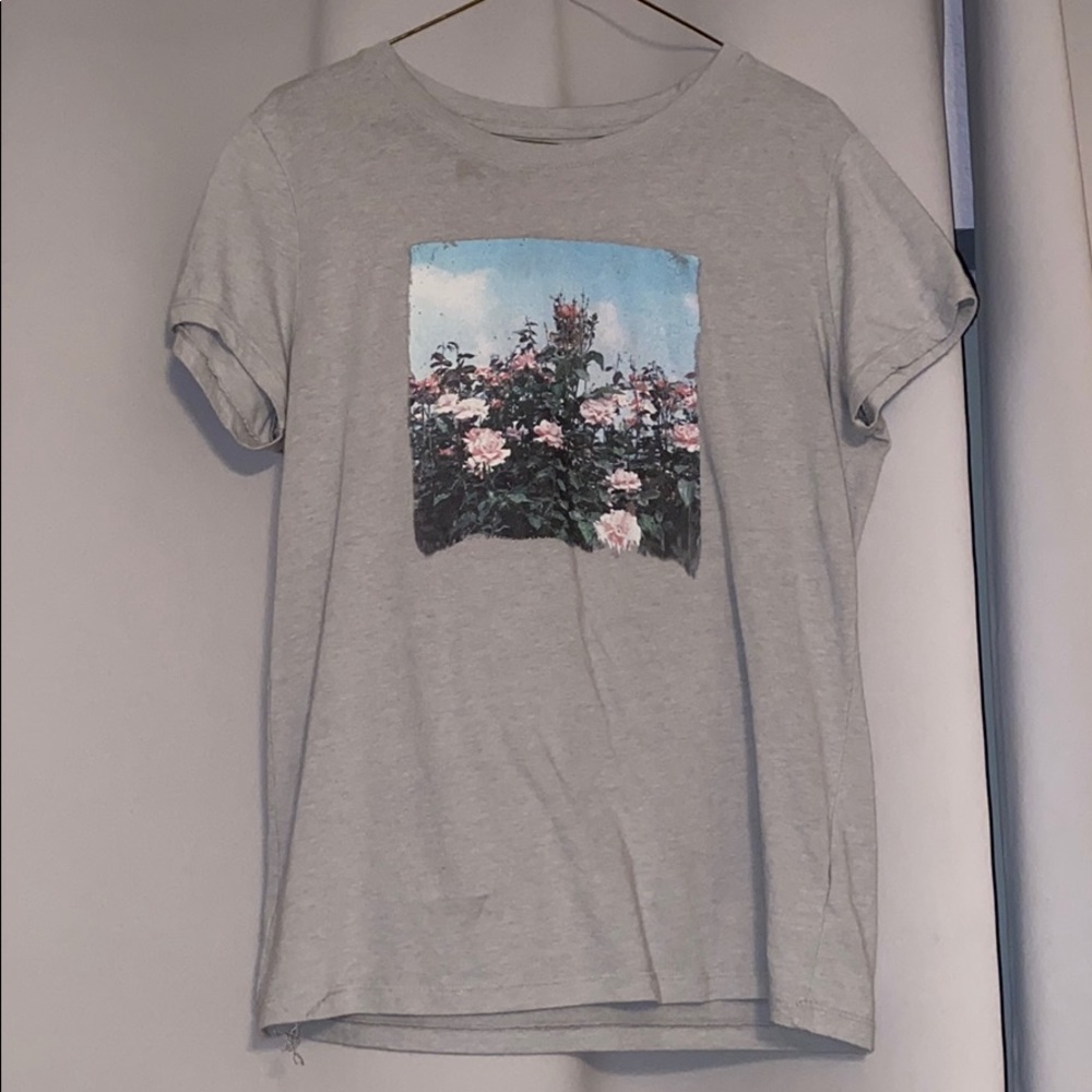 Grey tee shirt